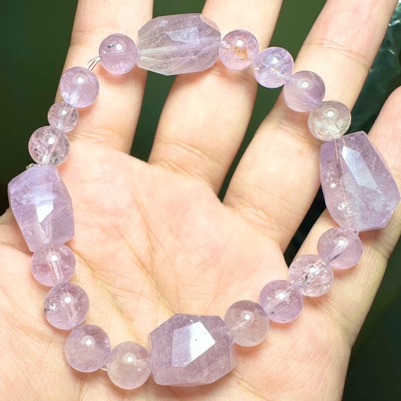 Elegant Violet Amethyst Beaded Bracelet 7.7mm, 6.75 inches - Picture 1 of 3